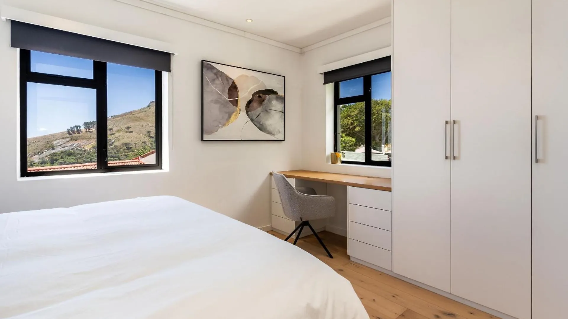 Camps Bay Nest - Townhouse With Ocean Views Villa Cape Town South Africa