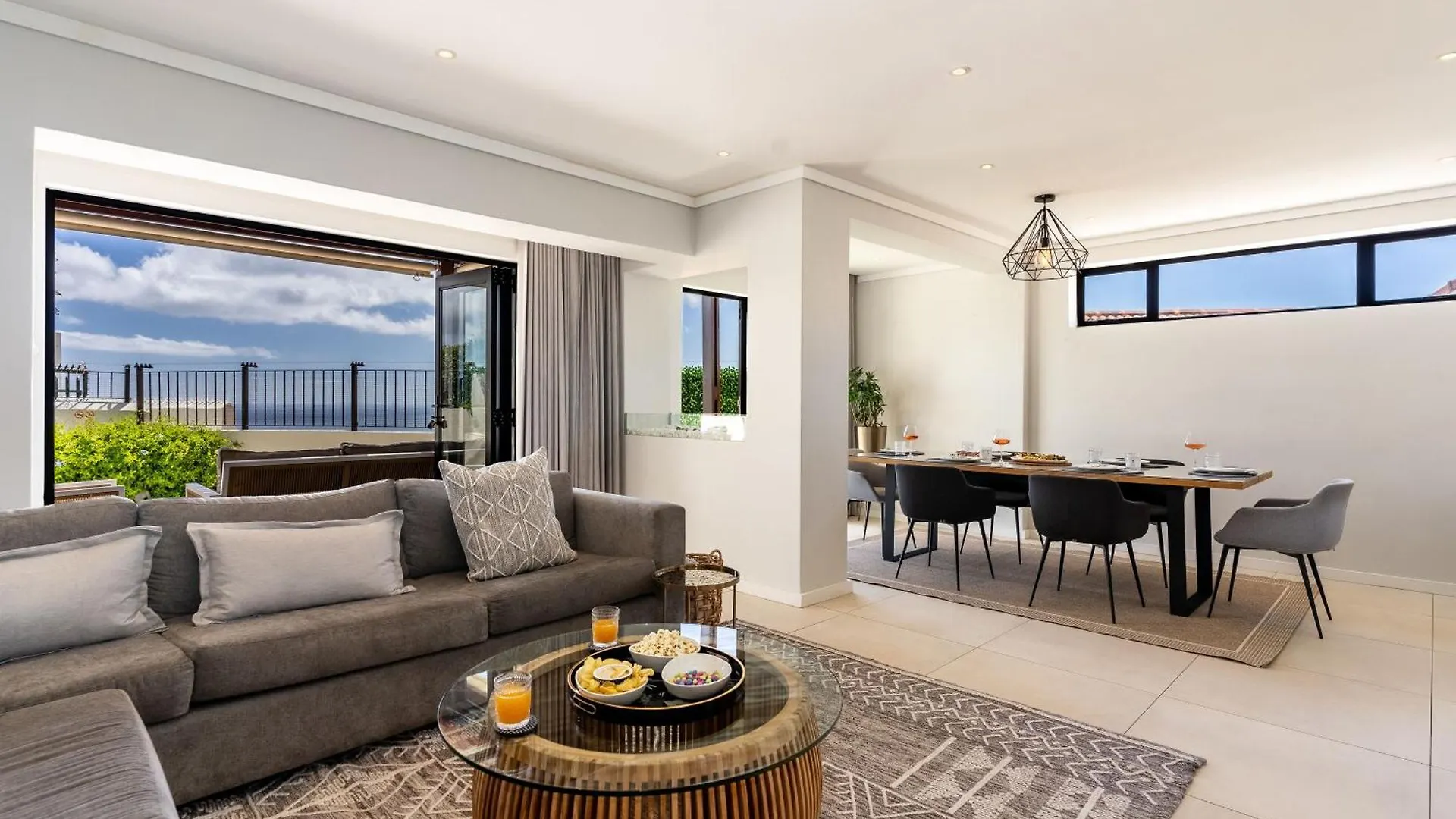 Camps Bay Nest - Townhouse With Ocean Views Villa Cape Town 0*,  South Africa