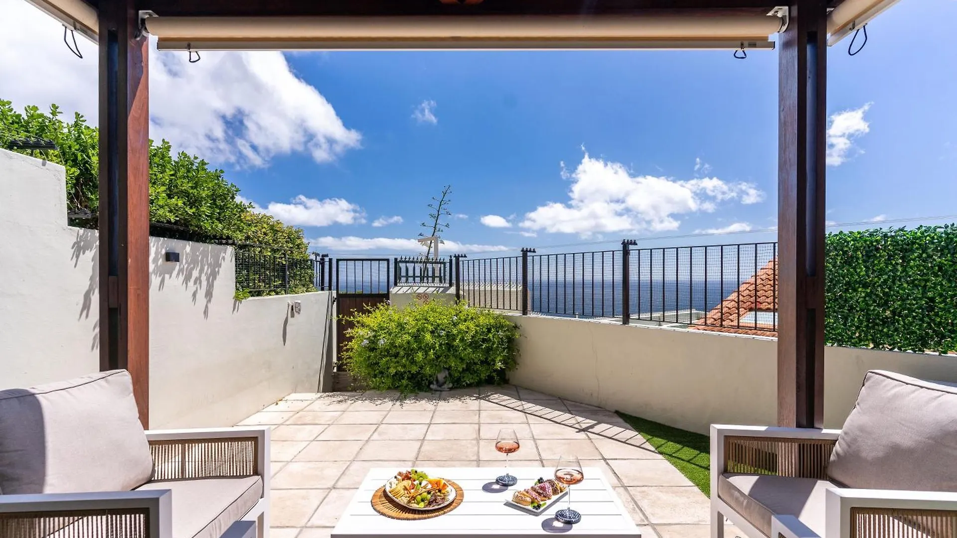 Camps Bay Nest - Townhouse With Ocean Views Villa Cape Town