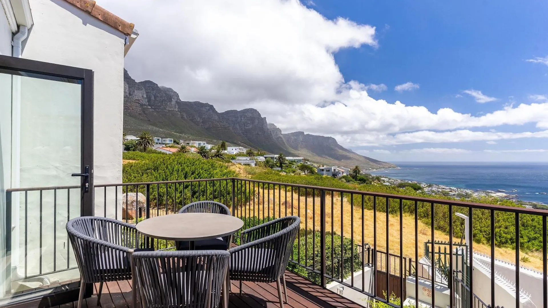 Camps Bay Nest - Townhouse With Ocean Views Villa Cape Town