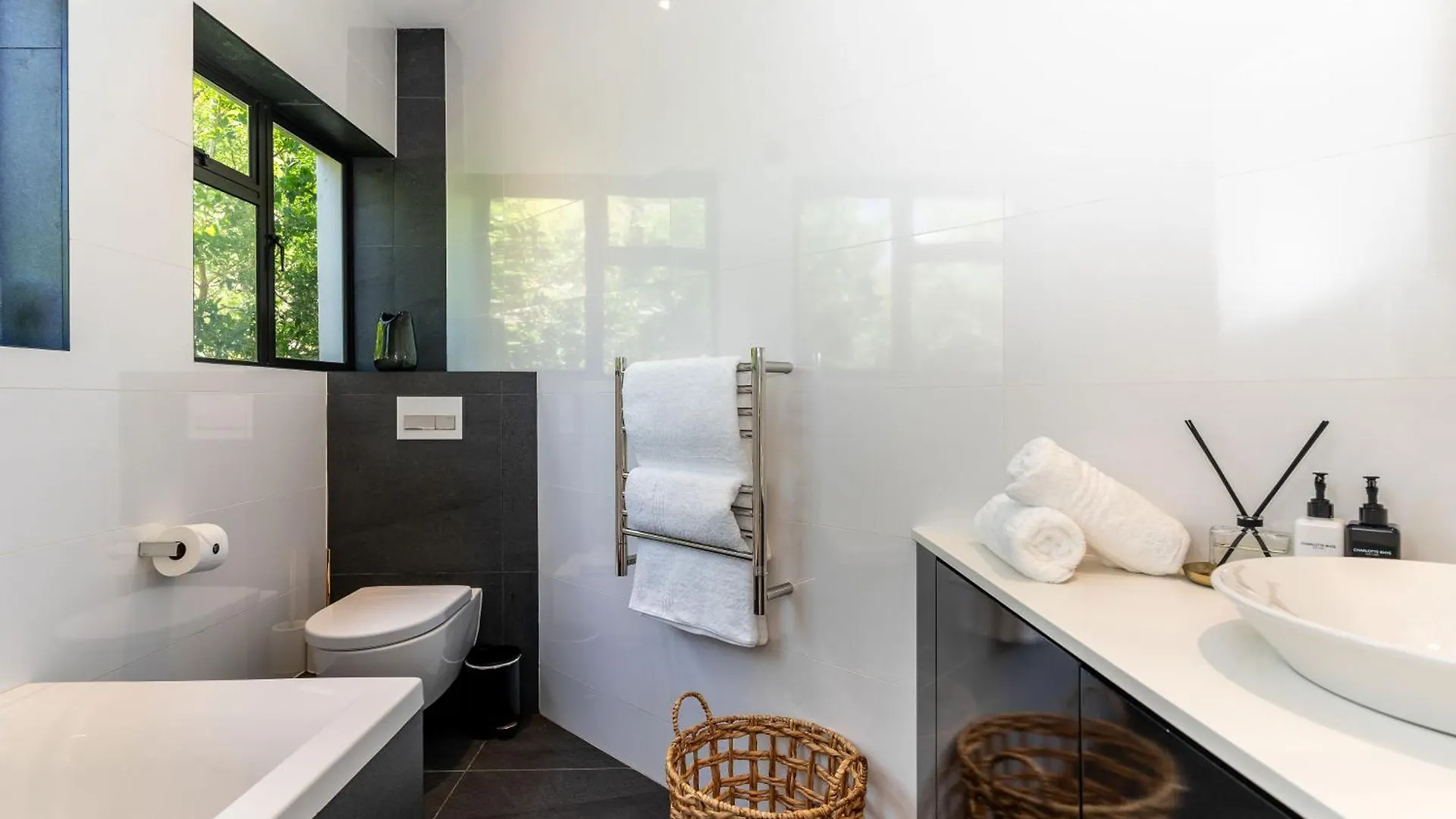 Camps Bay Nest - Townhouse With Ocean Views Villa Cape Town