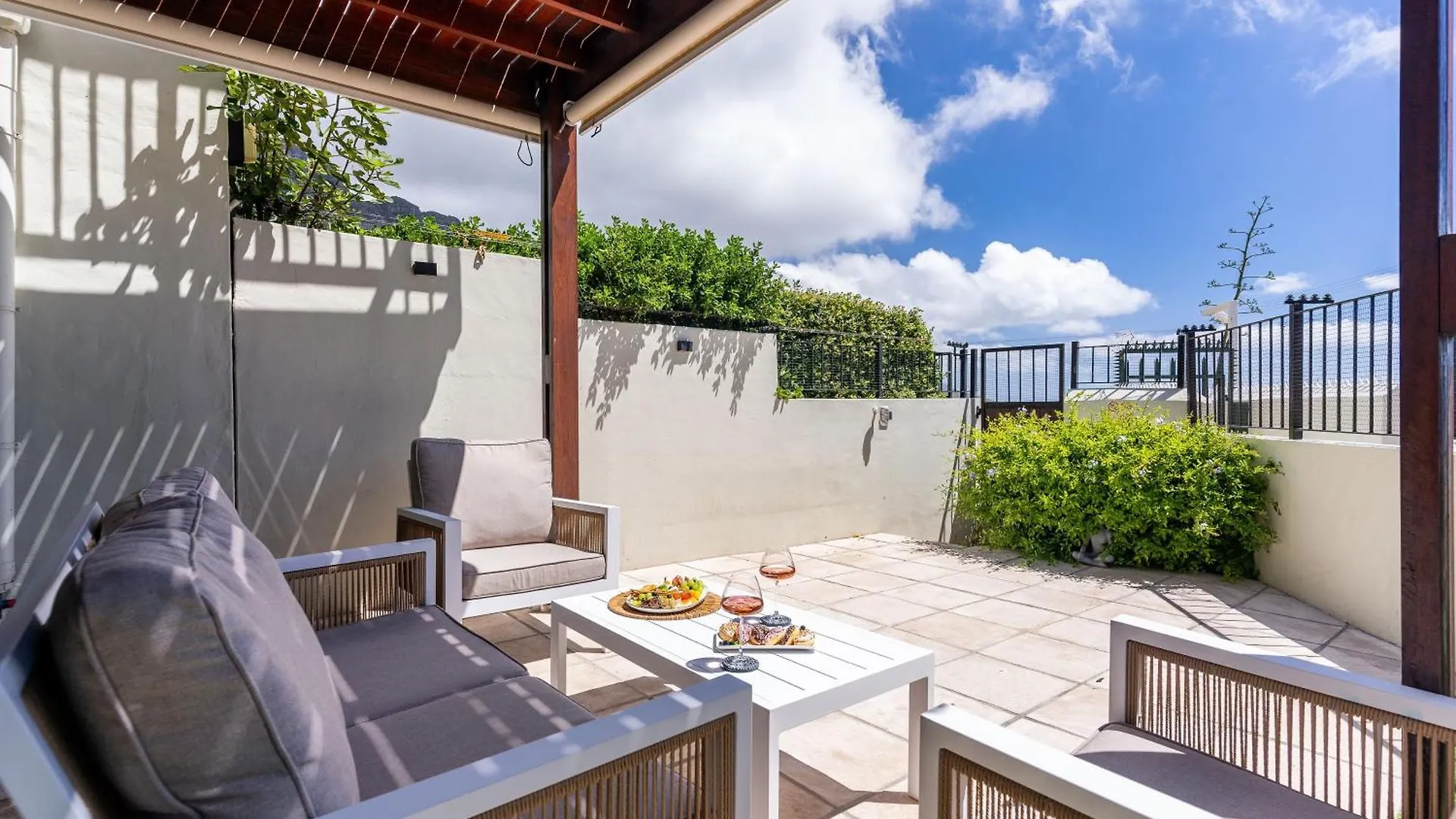 Camps Bay Nest - Townhouse With Ocean Views Villa Cape Town